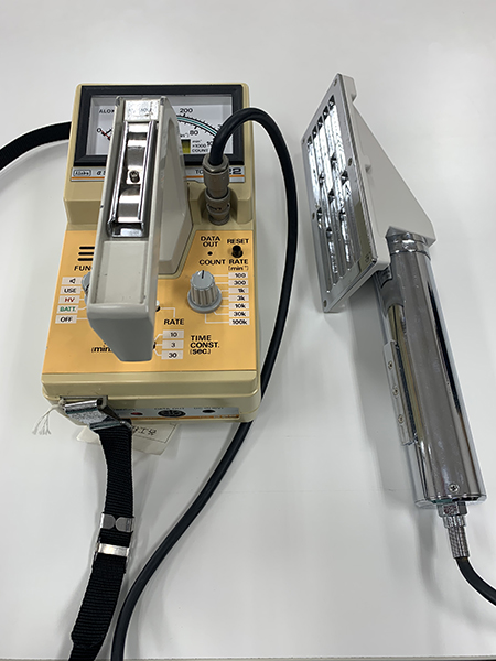 Photo of ZnS(Ag) scintillation type survey meter
